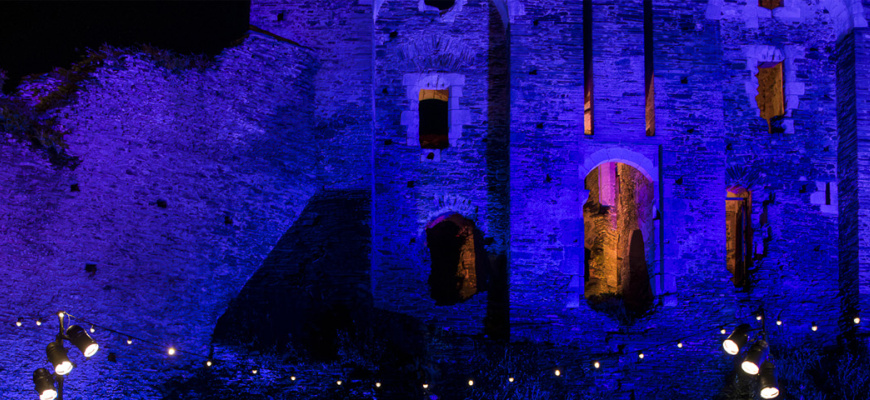 À la nuit tombée